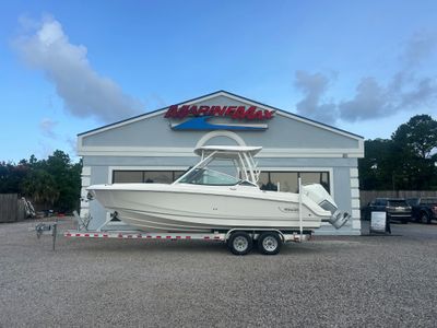 2026 Boston Whaler 240 Vantage — front three-quarter view