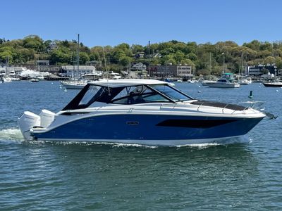 2026 Sea Ray Sundancer 320 Outboard — front three-quarter view
