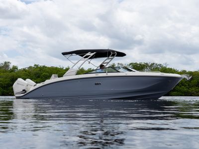 2026 Sea Ray SDX 290 Outboard — front three-quarter view