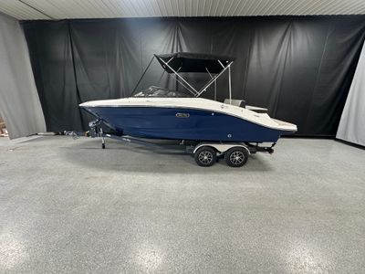 2026 Sea Ray SPX 210 — front three-quarter view