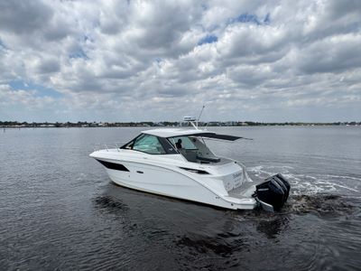 2023 Sea Ray 320 SUNDANCER OB — front three-quarter view