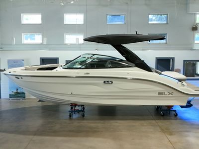 2026 Sea Ray SLX 260 — front three-quarter view
