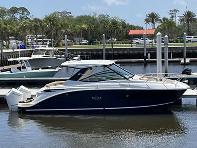 2026 Sea Ray Sundancer 320 Outboard — front three-quarter view