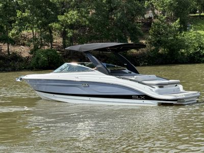2026 Sea Ray SLX 280 — front three-quarter view