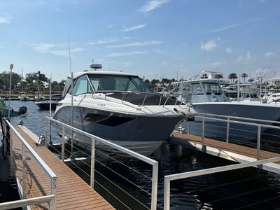 2024 Sea Ray 320 SUNDANCER OB — front three-quarter view