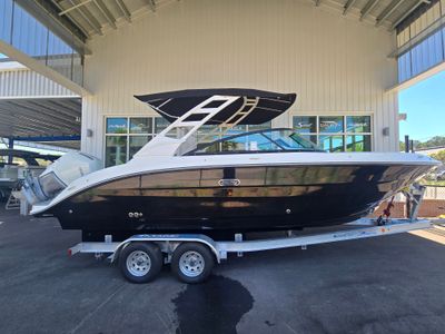 2026 Sea Ray SDX 250 Outboard — front three-quarter view