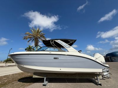 2026 Sea Ray SDX 250 Outboard — front three-quarter view