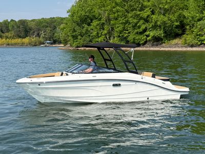 2026 Sea Ray SPX 210 — front three-quarter view