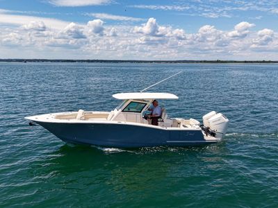 2026 Scout 305 LXF — front three-quarter view