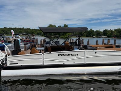 2026 Premier 250 SOLARIS — front three-quarter view