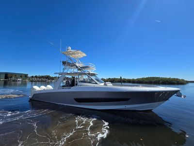 2023 Boston Whaler 420 OUTRAGE — front three-quarter view