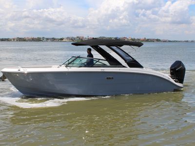 2026 Sea Ray SDX 270 Outboard — front three-quarter view