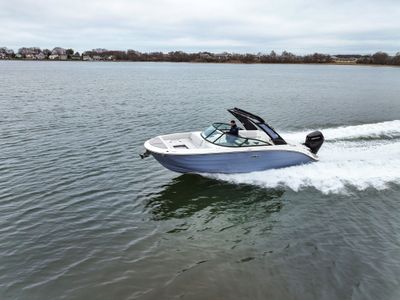 2026 Sea Ray SDX 270 Outboard — front three-quarter view