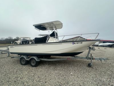 2022 Boston Whaler 210 MONTAUK — front three-quarter view