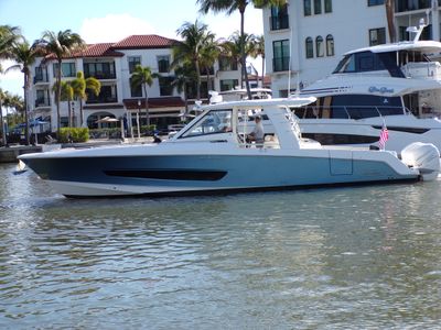 2018 Boston Whaler 420 OUTRAGE — front three-quarter view