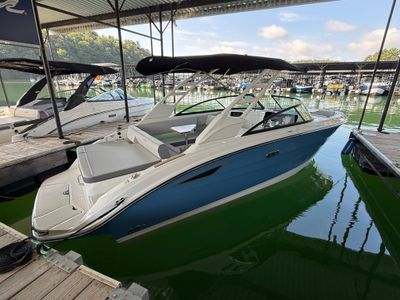 2026 Sea Ray SDX 250 — front three-quarter view