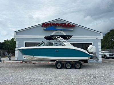 2026 Sea Ray SDX 250 Outboard — front three-quarter view