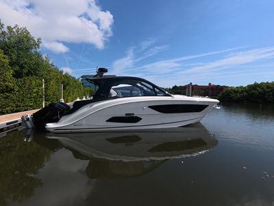 2026 Sea Ray Sundancer 370 Outboard — front three-quarter view