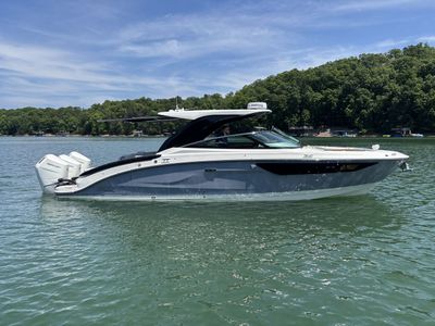 2026 Sea Ray SLX 360 OUTBOARD — front three-quarter view
