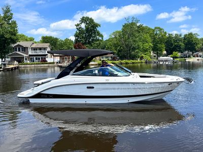 2026 Sea Ray SLX 260 — front three-quarter view