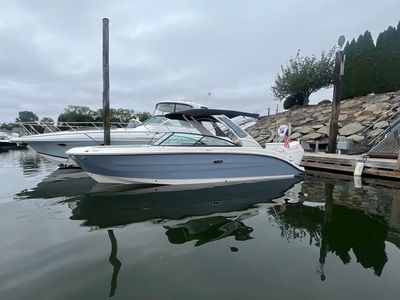 2025 Sea Ray 270 SDX-OB — front three-quarter view