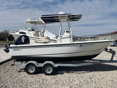 2021 Boston Whaler 190 OUTRAGE — front three-quarter view