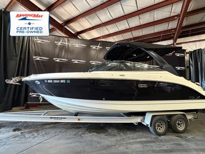 2024 Sea Ray SLX 260 — front three-quarter view