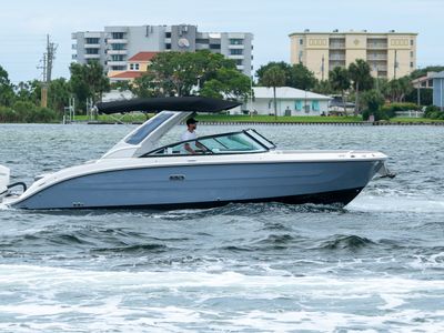 2026 Sea Ray SDX 270 Outboard — front three-quarter view