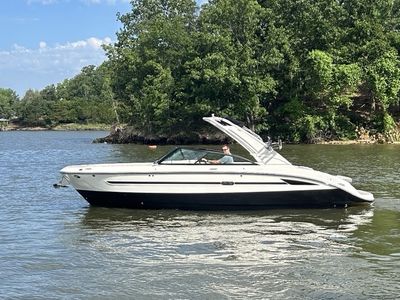 2025 Sea Ray SDX 270 Surf — front three-quarter view