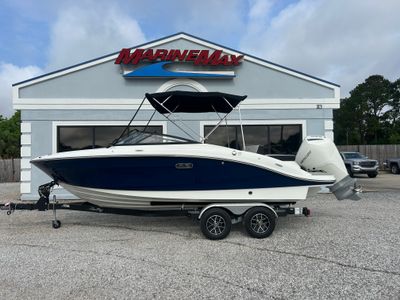 2026 Sea Ray SPX 210 Outboard — front three-quarter view