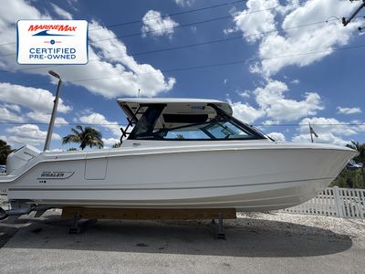 2025 Boston Whaler 330 Vantage — front three-quarter view