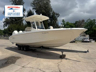 2023 Boston Whaler 280 Dauntless — front three-quarter view