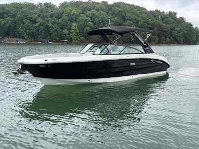 2026 Sea Ray SDX 270 — front three-quarter view