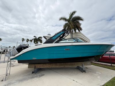 2026 Sea Ray SDX 270 Outboard — front three-quarter view