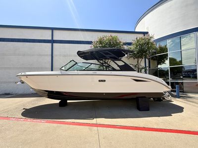 2026 Sea Ray SDX 270 — front three-quarter view