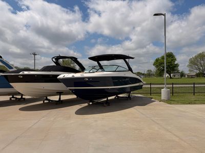 2026 Sea Ray SLX 280 — front three-quarter view