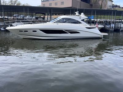 2015 Sea Ray 510 SUNDANCER — front three-quarter view