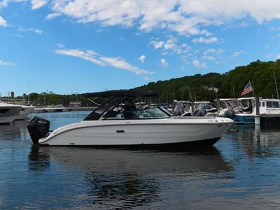 2025 Sea Ray SDX 270 Outboard — front three-quarter view