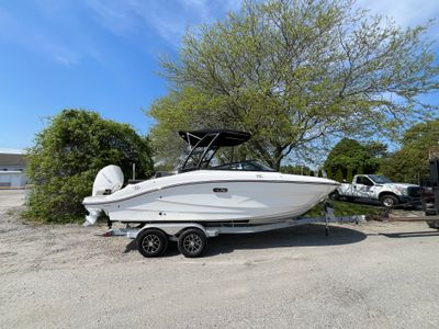 2026 Sea Ray SPX 210 Outboard — front three-quarter view