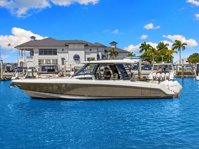 2022 Boston Whaler 350 REALM — front three-quarter view