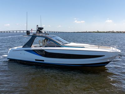 2024 Azimut 42 VERVE — front three-quarter view