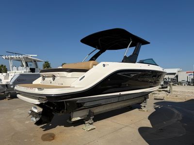 2019 Sea Ray 280 SLX — front three-quarter view