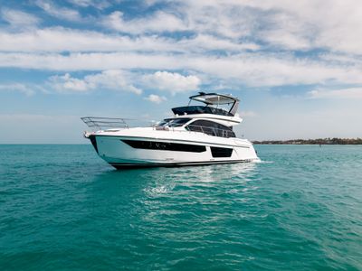 2024 Azimut 53 FLY — front three-quarter view