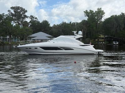 2016 Sea Ray 510 SUNDANCER — front three-quarter view