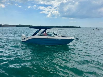 2023 Sea Ray 260 SLX OB — front three-quarter view