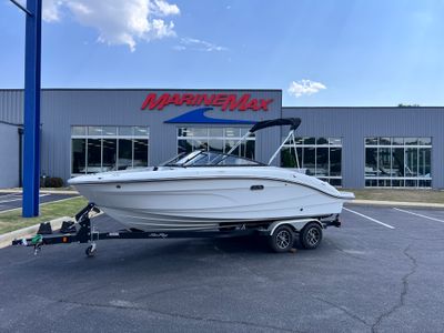 2026 Sea Ray SPX 210 — front three-quarter view