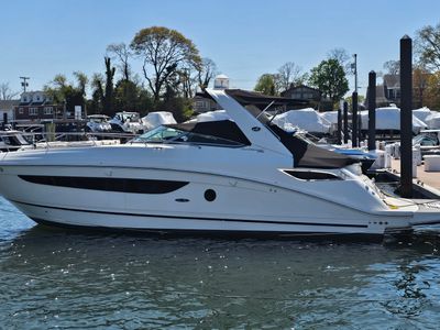 2013 Sea Ray 350 SUNDANCER — front three-quarter view