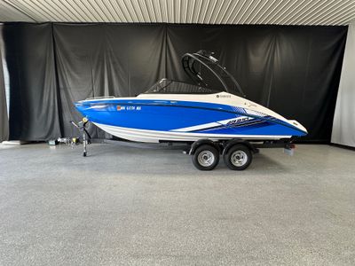 2019 Yamaha AR210 — front three-quarter view