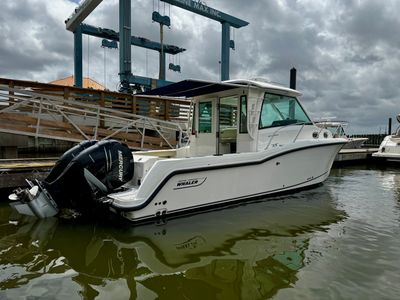 2016 Boston Whaler 315 CONQUEST — front three-quarter view