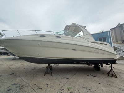 2003 Sea Ray Sundancer 320 — front three-quarter view